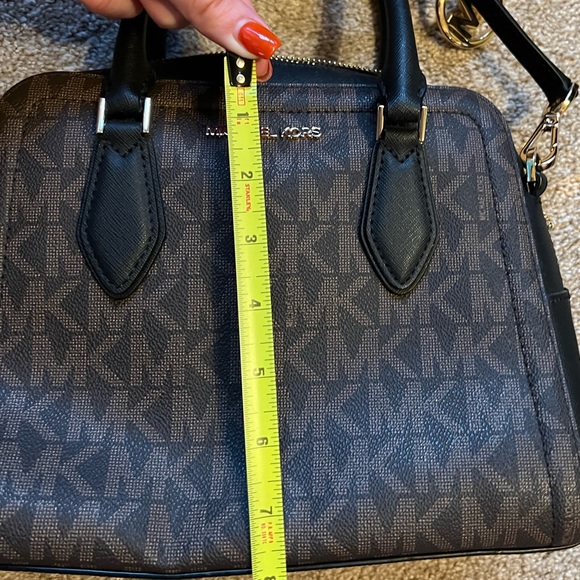 Like New Michael Kors Satchel - Picture 16 of 16